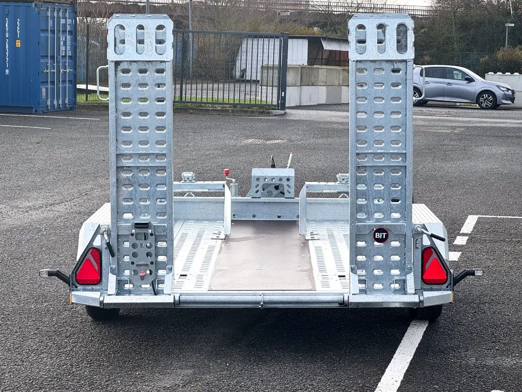 BRIAN JAMES DIGGER PLANT-7.webp