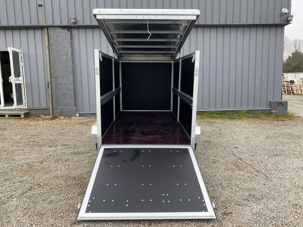 Remorque Fourgon Bois - 297 x 147 x 144 - 1300 Kg - 2 essieux - Hayon JCC13 3000